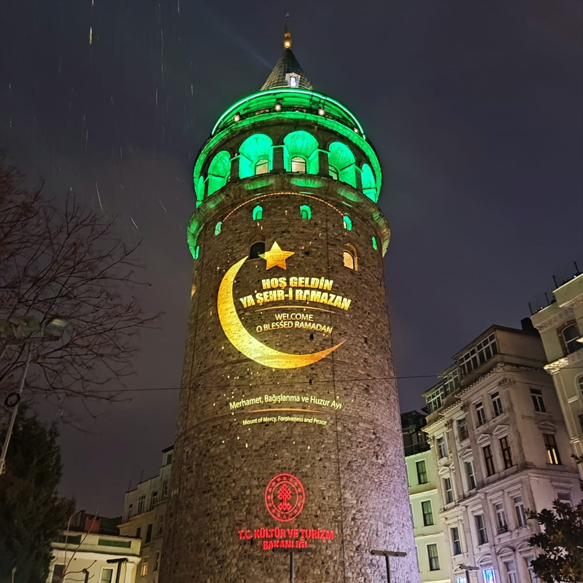 İstanbul'un simge yapılarından Galata Kulesi, ramazan ayının manevi atmosferini yansıtacak özel...