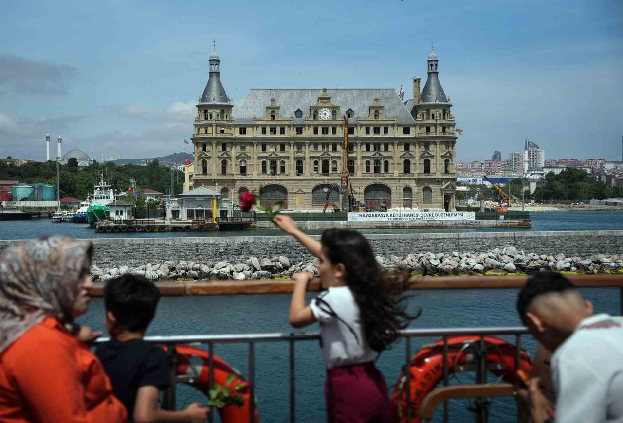 İSTANBUL'UN SİMGELERİNDEN HAYDARPAŞA GARI YENİ YÜZÜNE KAVUŞTU