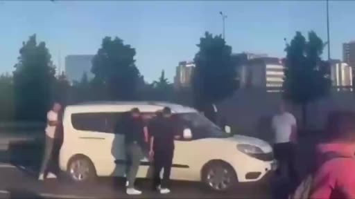 İstanbul’da 13 kaçak göçmen yakalandı: 4 şüpheli gözaltına alındı