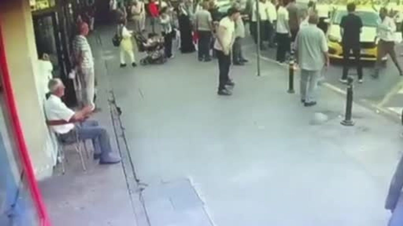 İstanbul'da 15 Temmuz Demokrasi Otogarı'nda taksiciler arasında bıçaklı kavga: 1'i hafif 2 yaralı