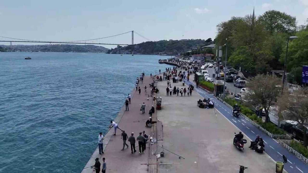 İSTANBUL’DA ETKİLİ OLAN GÜNEŞLİ HAVAYI FIRSAT BİLEN VATANDAŞLAR, KENTİN GÖZDE SAHİL NOKTALARINDAN...
