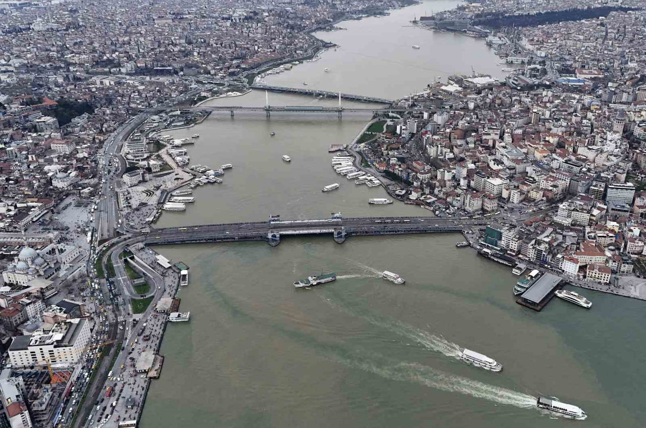 İSTANBUL`DA ETKİLİ OLAN SAĞANAK YAĞIŞ SONRASI DERELER VE KANALİZASYONLARDAN GELEN ÇAMURLU SU...