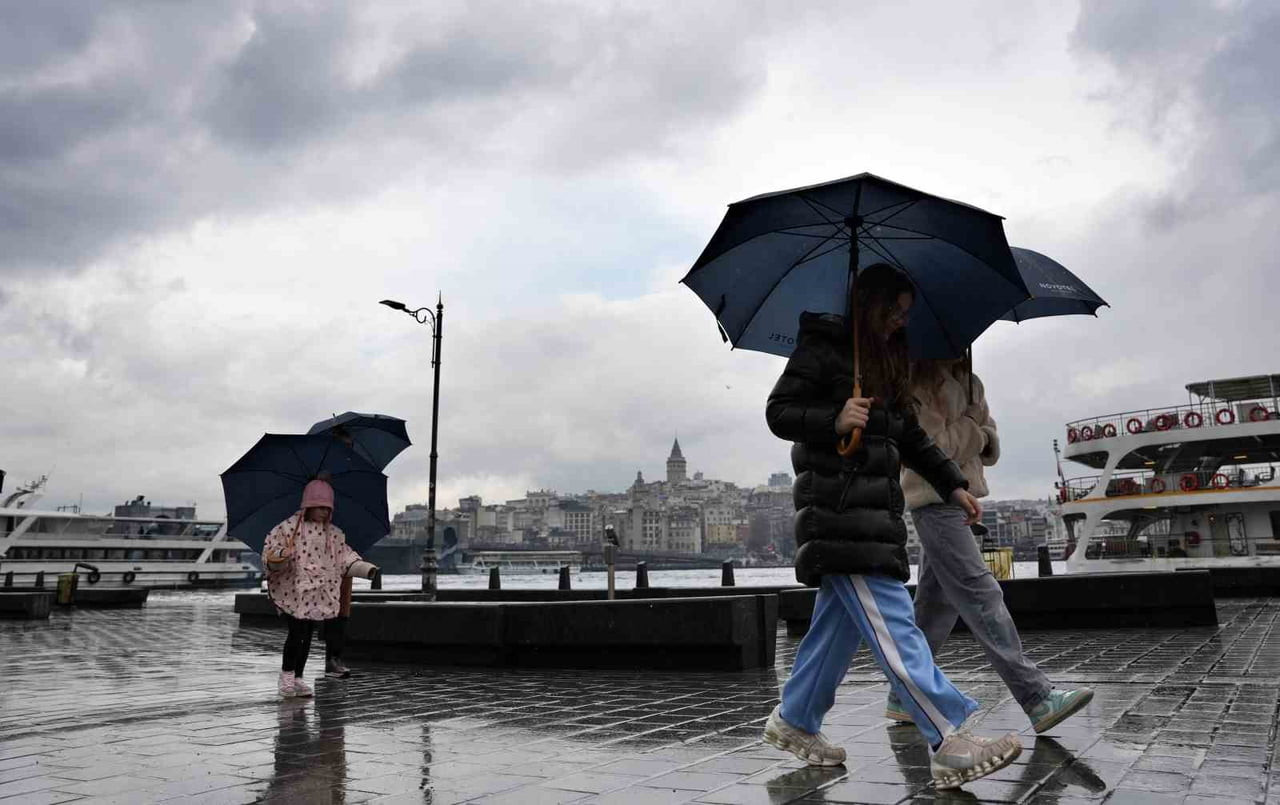 İSTANBUL’DA ETKİLİ OLAN YAĞIŞLARIN ARDINDAN KENTTE GÜZEL GÖRÜNTÜLER ORTAYA ÇIKTI. YAĞMUR SONRASI...