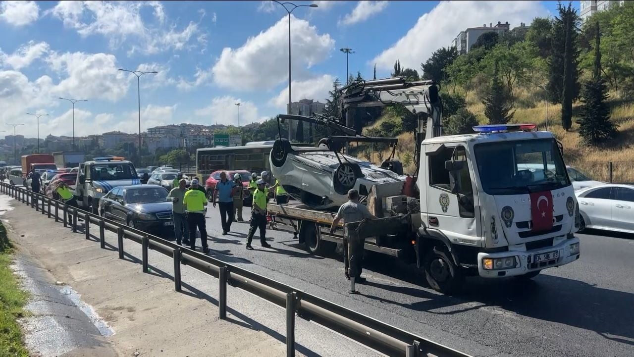 İSTANBUL’DA FATİH SULTAN MEHMET KÖPRÜSÜ ÇIKIŞI EDİRNE İSTİKAMETİNDE KONTROLDEN ÇIKAN BİR OTOMOBİL...
