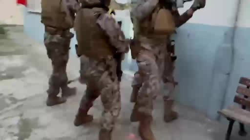 İstanbul’da haraç istedikleri iş yerlerini kurşunlayan ve tehdit eden 5 şüpheli gözaltına...