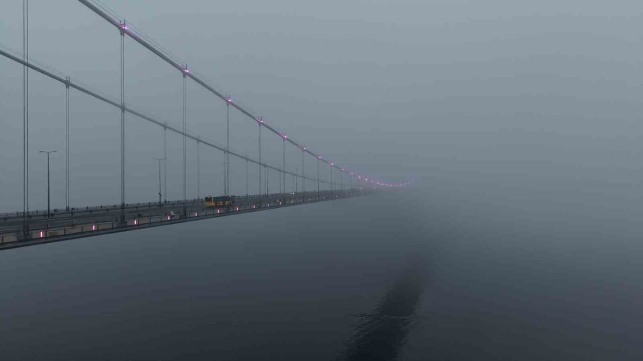 İSTANBUL’DA SABAH SAATLERİNDE ETKİLİ OLAN YOĞUN SİS, ÖZELLİKLE İSTANBUL BOĞAZI ÇEVRESİNDE GÖRÜŞ...