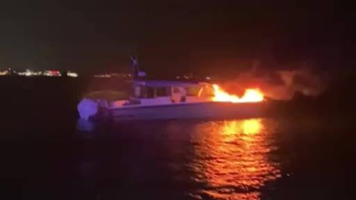 İstanbul’da teknede can pazarı: Yangında mahsur kalan 4 kişi kurtarıldı