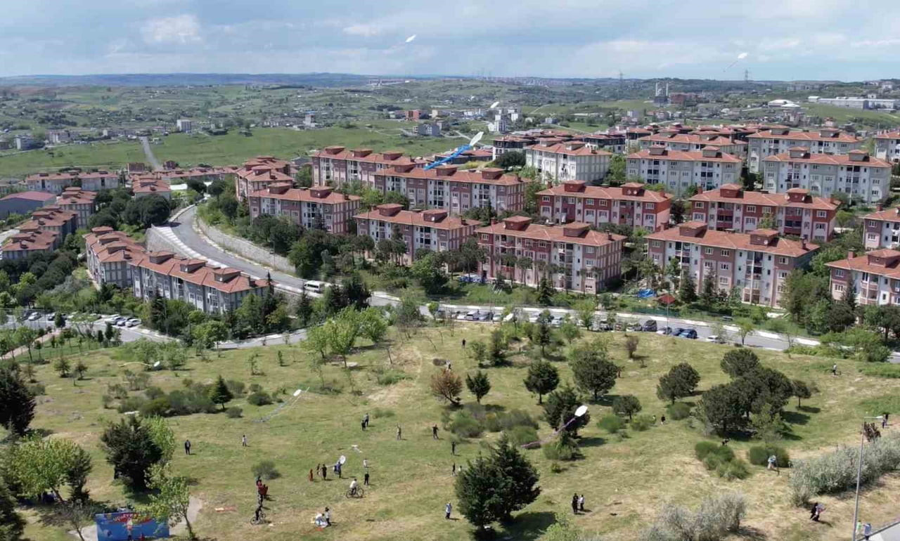 İSTANBUL’UN ARNAVUTKÖY'DE DÜZENLENEN GELENEKSEL UÇURTMA ŞENLİĞİ RENKLİ GÖRÜNTÜLERE SAHNE OLDU....