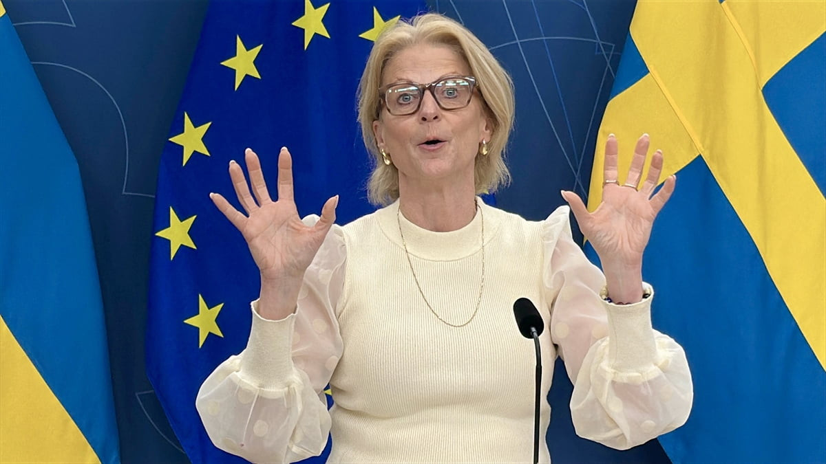 İsveç Başbakanı Ulf Kristersson (fotoğrafta) ve Maliye Bakanı Elisabeth Svantesson, düzenledikleri...