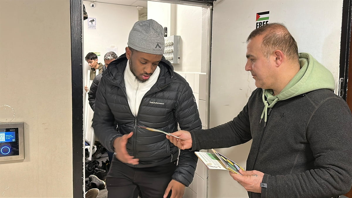 İsveç'in başkenti Stockholm'de bu yıl 7'ncisi düzenlenen "Ramazanda Sigarayı Bırak" kampanyası...