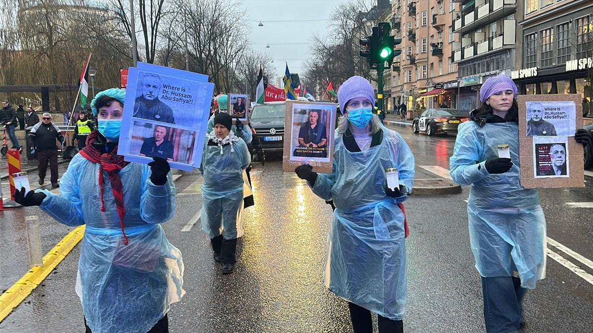 İsveç'in başkenti Stockholm'de, İsrail'in ateşkes anlaşmasına uymayarak Gazze'de sivillere yönelik...