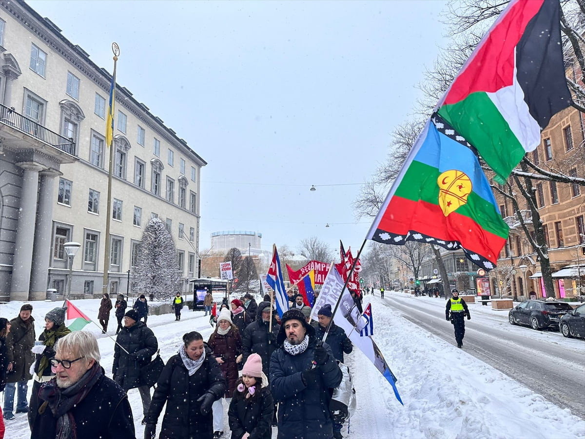 İsveç'in başkenti Stockholm'de İsrail’in ateşkesi ihlal ederek Gazze’ye yönelik saldırılarını...
