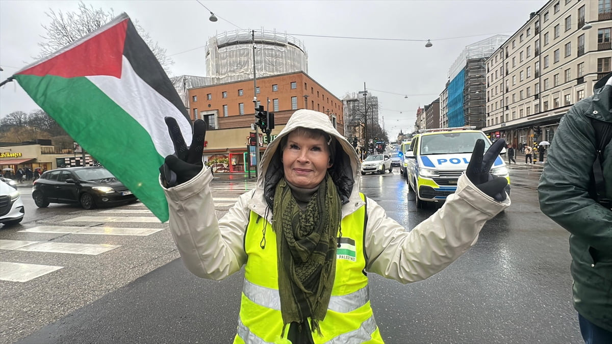 İsveç'in başkenti Stockholm'de yüzlerce kişi, İsrail'in Gazze ve Lübnan'a yönelik saldırılarını...
