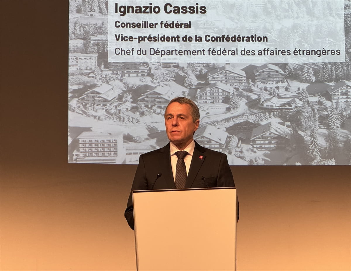 İsviçre Dışişleri Bakanı Ignazio Cassis (fotoğrafta), Crans-Montana Kayak Merkezi'nde yılbaşı...