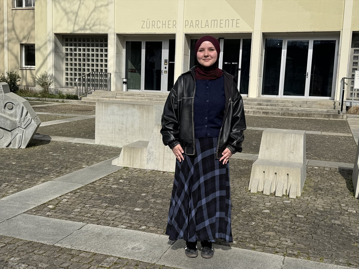 İsviçre'de yaşayan ve Zürih Belediye Meclisi'ne seçilen ilk başörtülü üye olan Vera Çelik, dün...