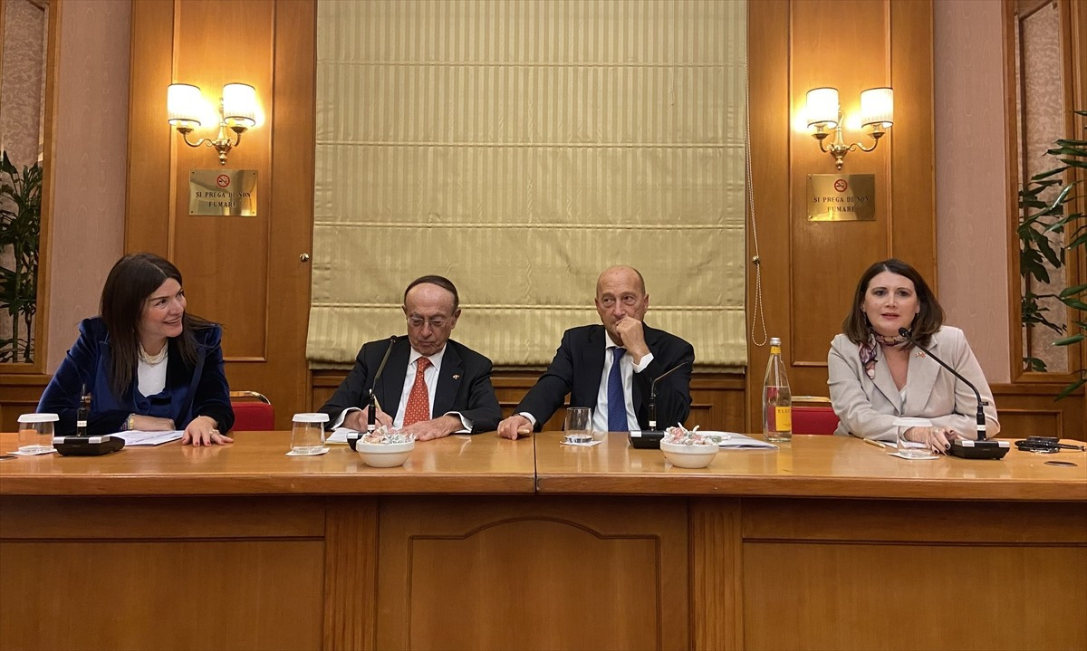 İtalya'nın başkenti Roma'da kurulan İtalya-Türkiye Derneğinin ilk genel kurulu, Roma'nın...