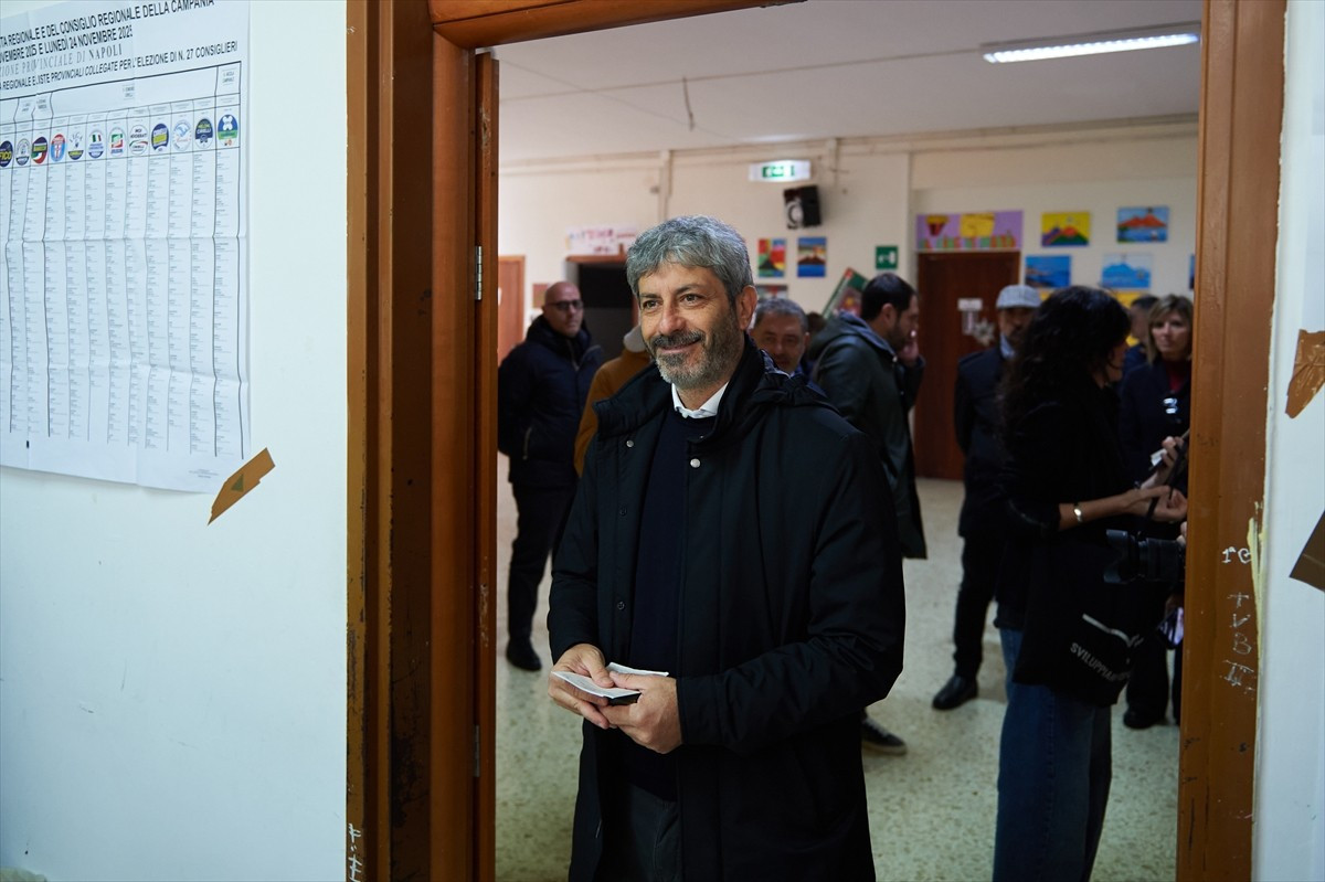 İtalya'nın Veneto, Campania ve Puglia gibi üç büyük bölgesinde, bölge yönetimlerini belirlemek...