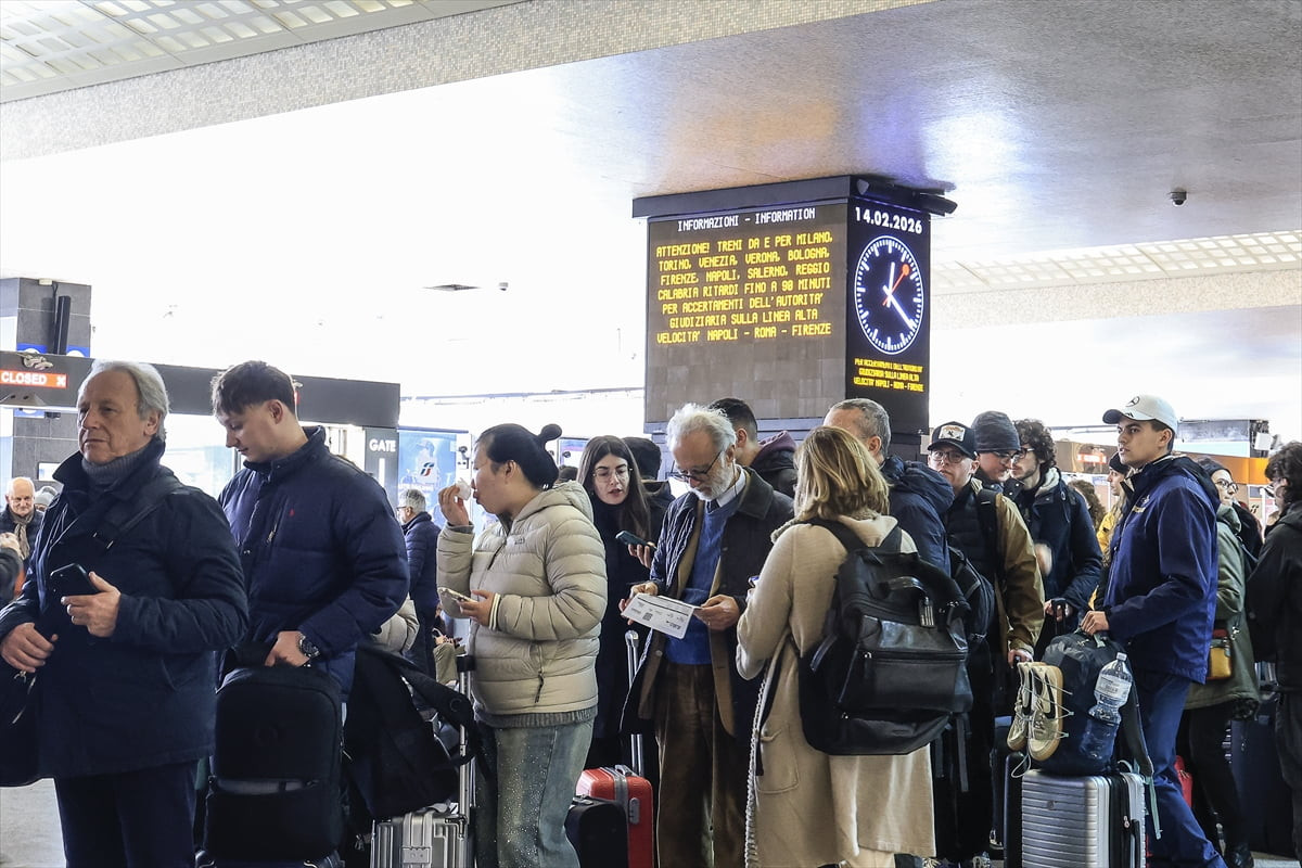 İtalya’nın başkenti Roma’da yüksek hızlı tren hatlarının da geçtiği demir yollarına sabotaj...