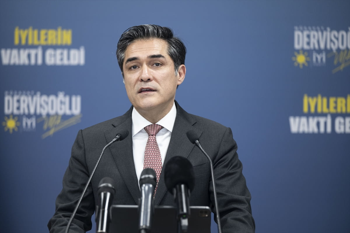 İYİ Parti Genel Başkan Yardımcısı ve Parti Sözcüsü Buğra Kavuncu, partisinin başkanlık divanı...