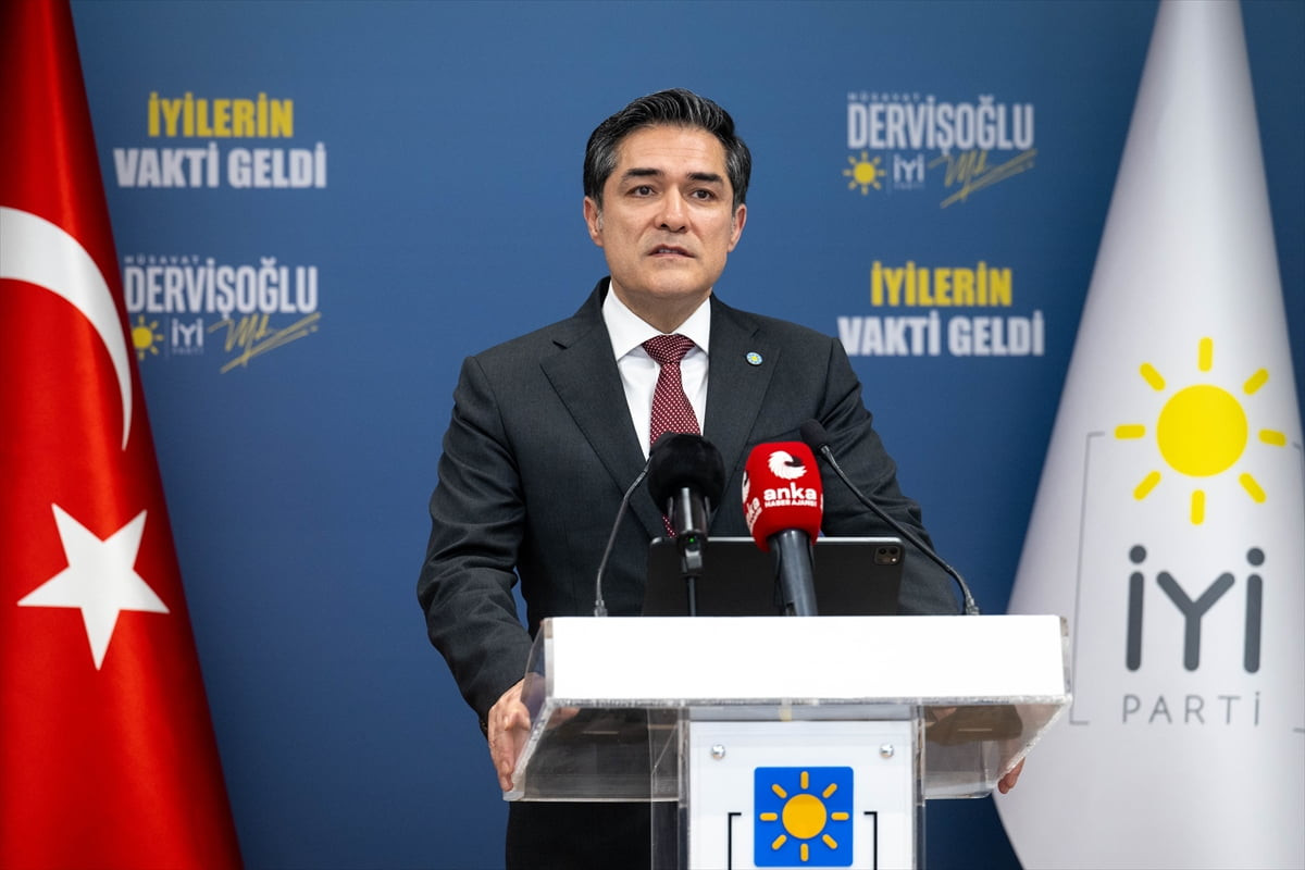 İYİ Parti Genel Başkan Yardımcısı ve Parti Sözcüsü Buğra Kavuncu, partisinin başkanlık divanı...