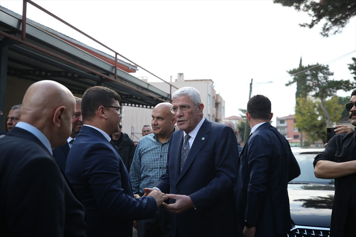 İYİ Parti Genel Başkanı Müsavat Dervişoğlu, 6,1 büyüklüğündeki depremlerin yaşandığı Balıkesir'in...