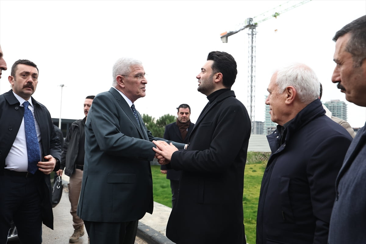 İYİ Parti Genel Başkanı Müsavat Dervişoğlu, Bursaspor Kulübünü ziyaret etti. Partiden yapılan...