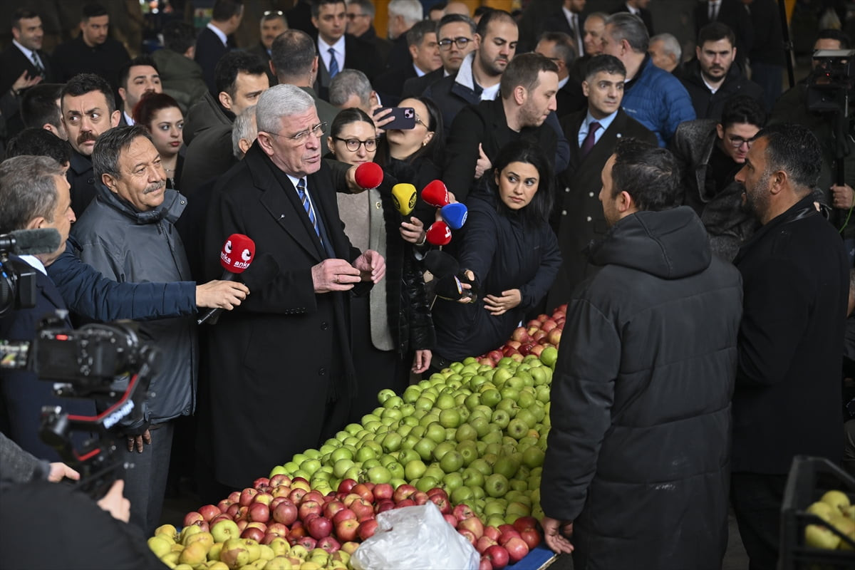 İYİ Parti Genel Başkanı Müsavat Dervişoğlu, Çankaya ilçesindeki 100. Yıl Pazaryeri'ne ziyarette...