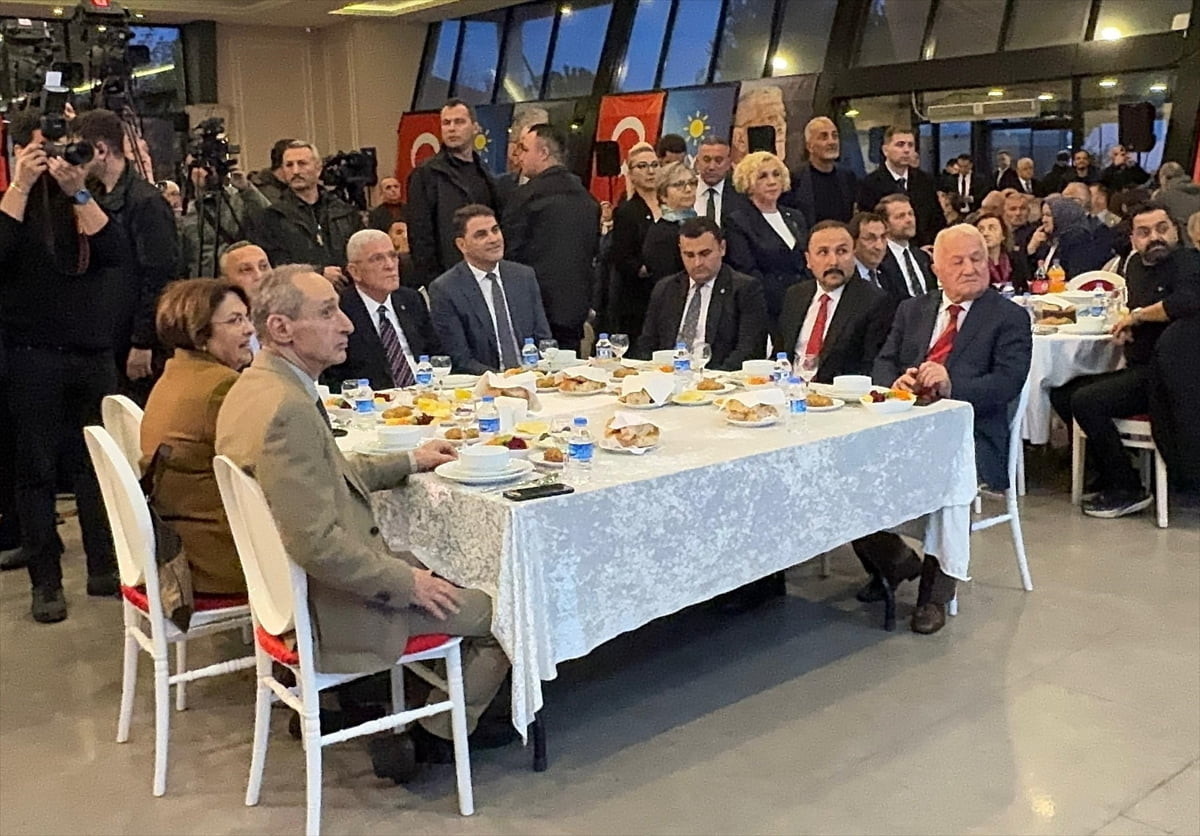 İYİ Parti Genel Başkanı Müsavat Dervişoğlu, Giresun'un Tirebolu ilçesinde düzenlenen iftar...
