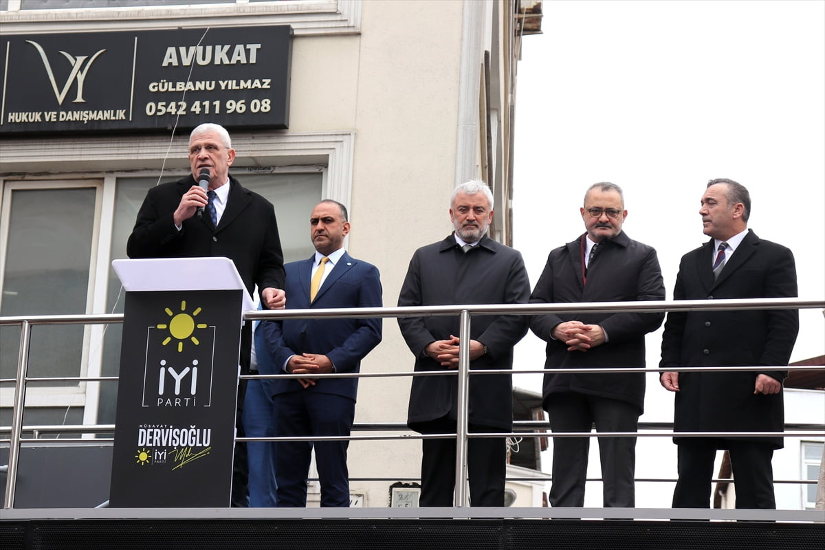 İYİ Parti Genel Başkanı Müsavat Dervişoğlu, Ordu'nun Ünye ilçesinde parti binasının açılışına...