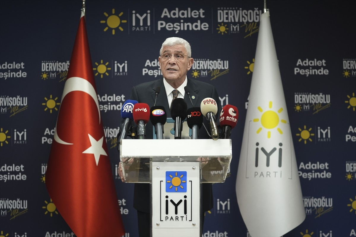 İYİ Parti Genel Başkanı Müsavat Dervişoğlu, partisinin Başkanlık Divanı toplantısının ardından...