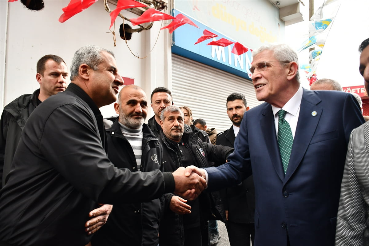 İYİ Parti Genel Başkanı Müsavat Dervişoğlu, Partisinin Batman İl Başkanlığını ziyaret ederek...