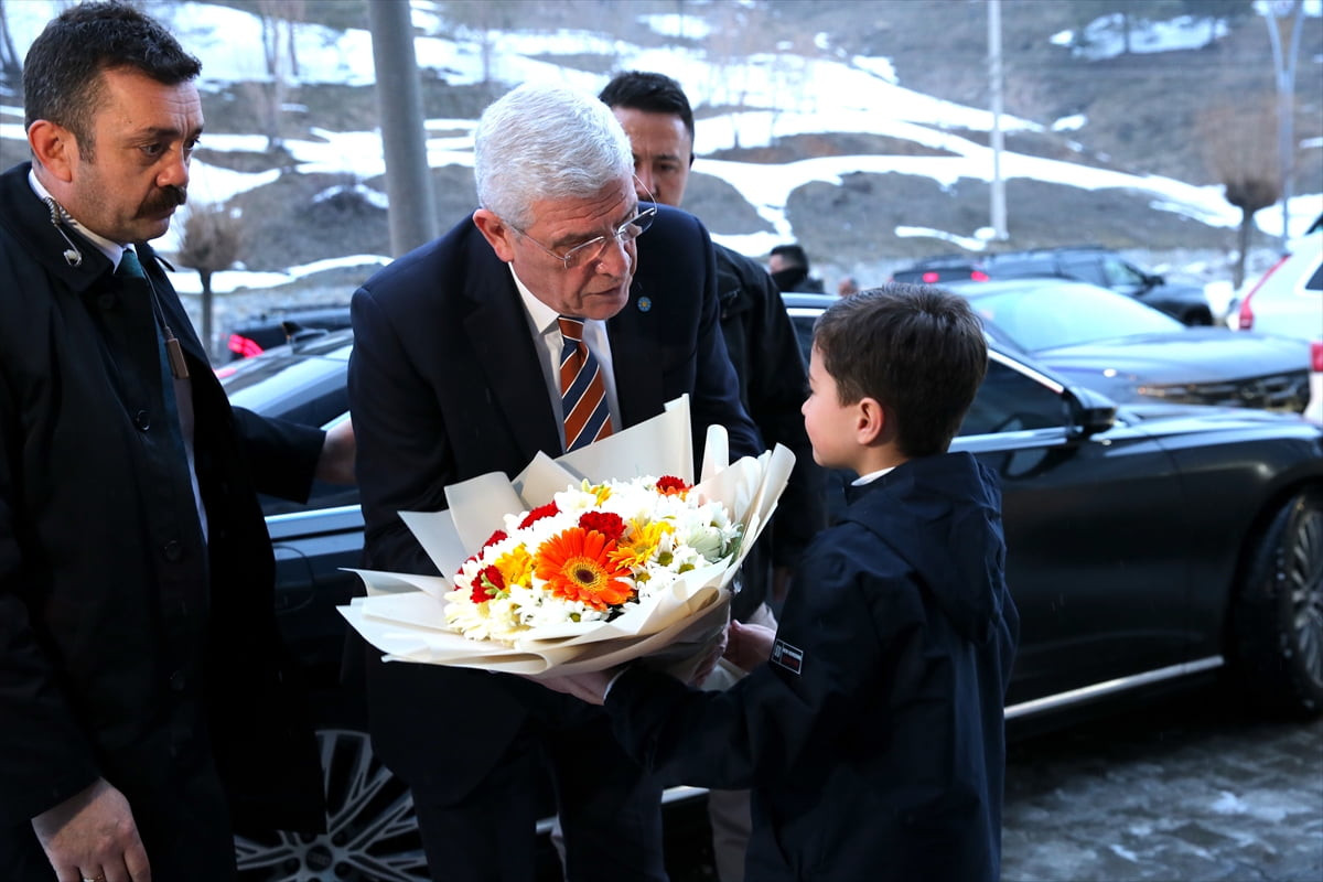 İYİ Parti Genel Başkanı Müsavat Dervişoğlu, partisinin Bitlis İl Başkanlığınca düzenlenen iftar...