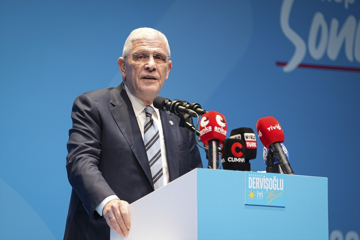 İYİ Parti Genel Başkanı Müsavat Dervişoğlu, partisinin Şişli'deki İstanbul Kongre Merkezi'nde...