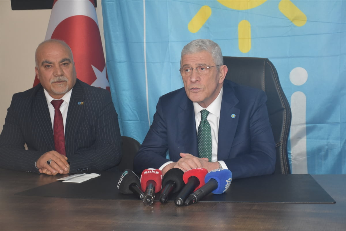 İYİ Parti Genel Başkanı Müsavat Dervişoğlu, (sağda) partisinin Şırnak İl Başkanlığını ziyaret...