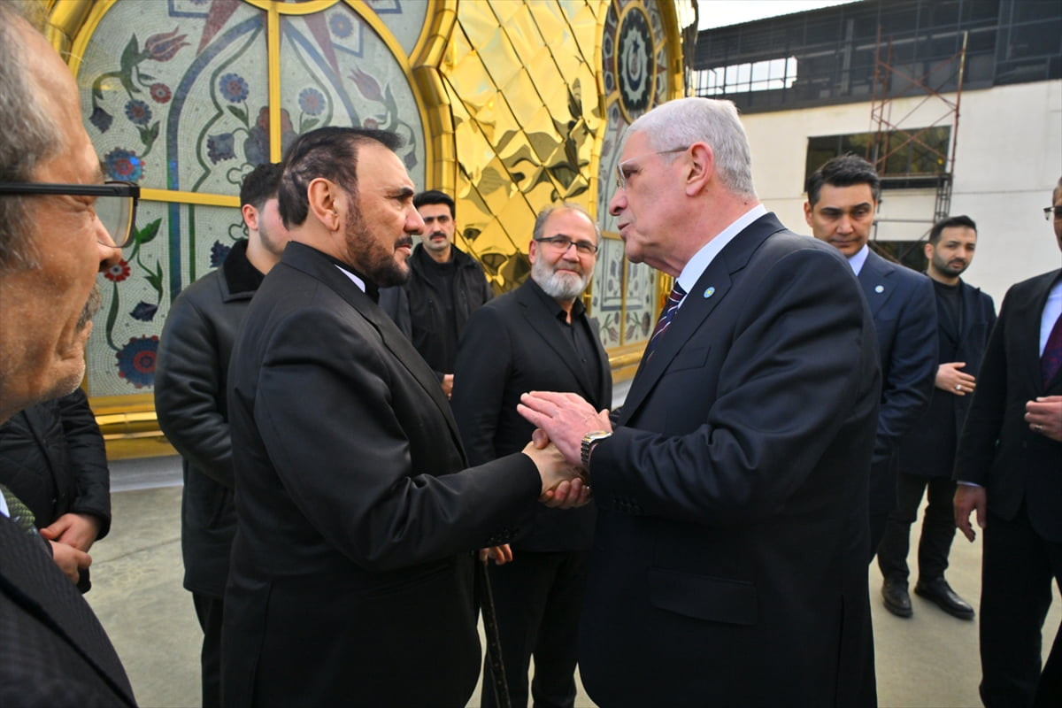 İYİ Parti Genel Başkanı Müsavat Dervişoğlu (sağda), Türkiye Caferileri lideri Selahattin...