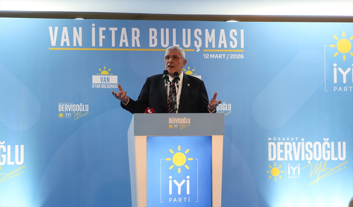 İYİ Parti Genel Başkanı Müsavat Dervişoğlu, Van'da partisinin il başkanlığınca düzenlenen iftar...