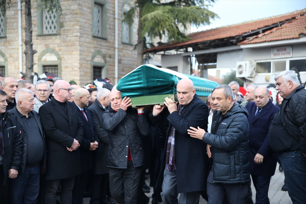 İYİ Parti Grup Başkanvekili ve Balıkesir Milletvekili Turhan Çömez'in vefat eden annesi İkbal...