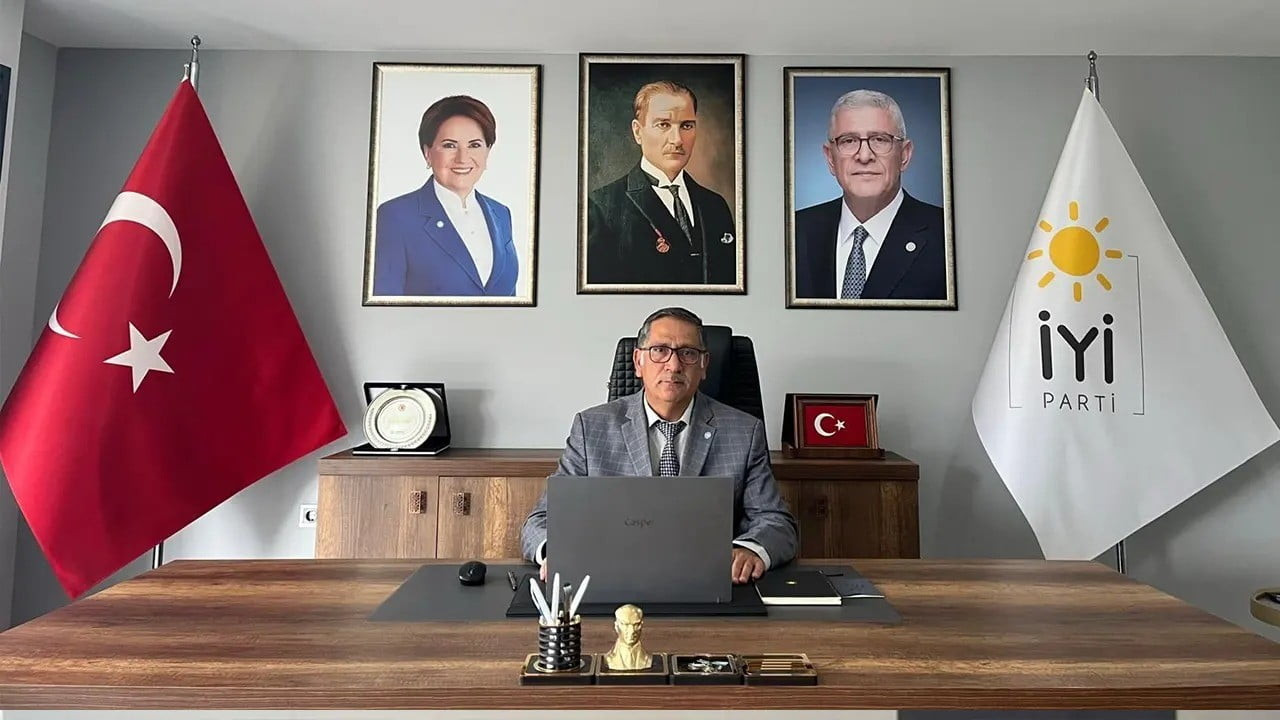 İYİ PARTİ HONAZ İLÇE BAŞKANI SADIK ARITÜRK, YAKLAŞIK 22 AYDIR SÜRDÜRDÜĞÜ GÖREVİNDEN EŞİNİN SAĞLIK...