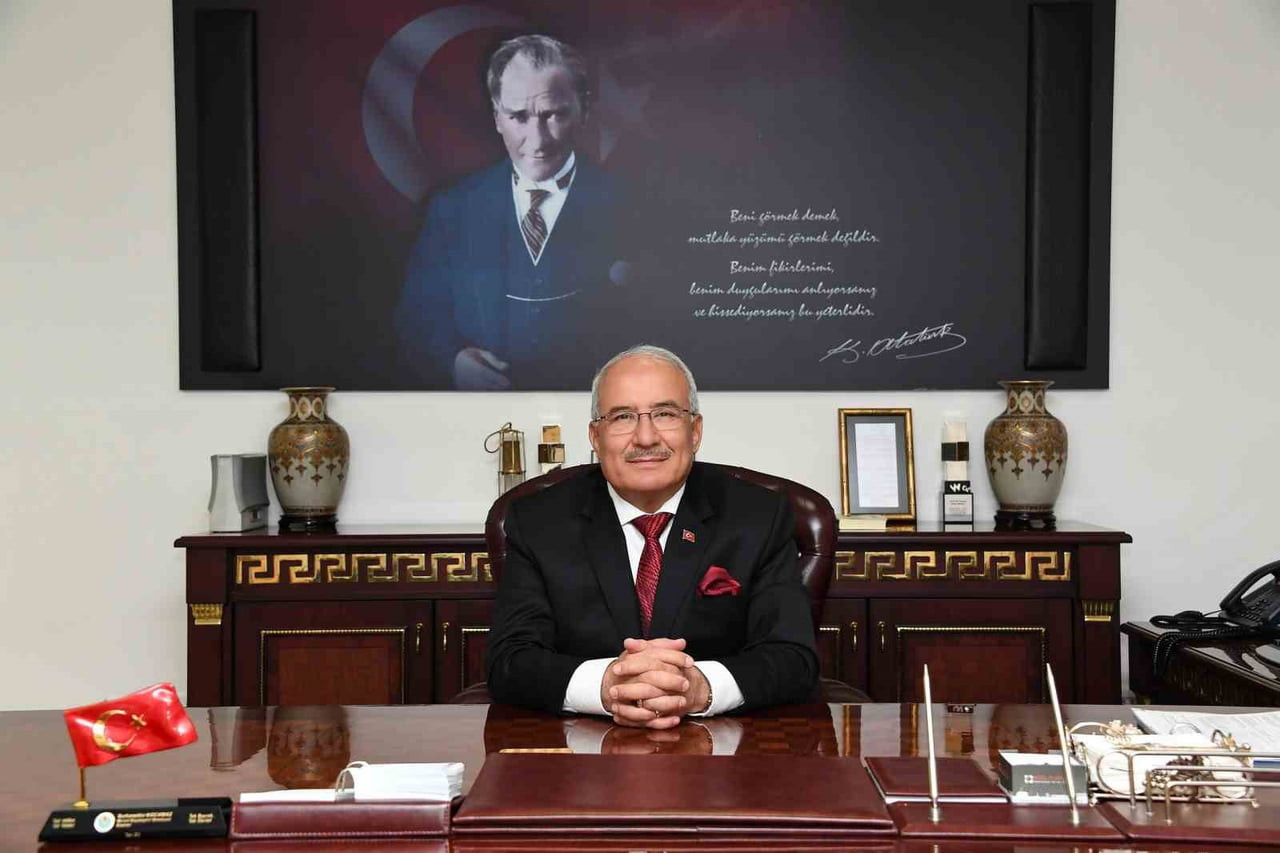 İYİ PARTİ MERSİN MİLLETVEKİLİ BURHANETTİN KOCAMAZ, KENDİSİNİ POLİS OLARAK TANITAN KİŞİLER...