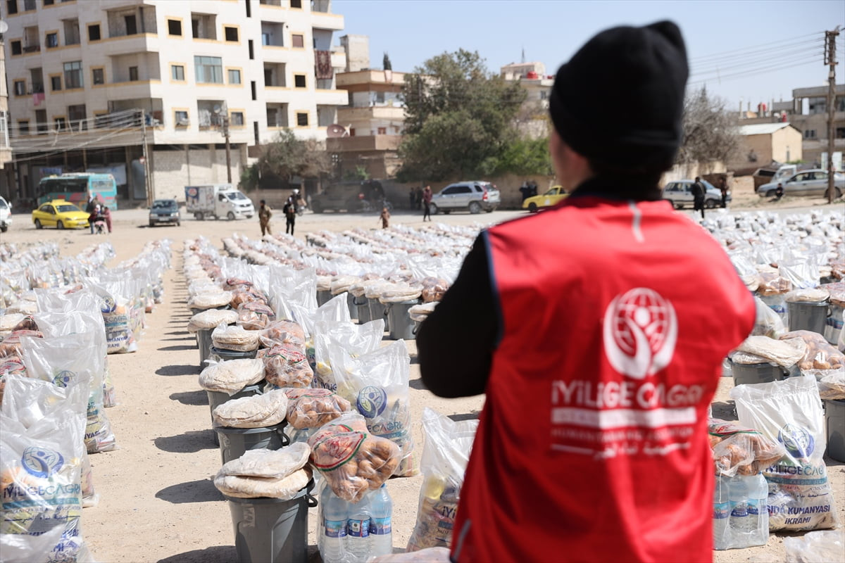 İyiliğe Çağrı Derneği Suriye'nin başkenti Şam'da bin aileye gıda, su ve hijyen paketi yardım...