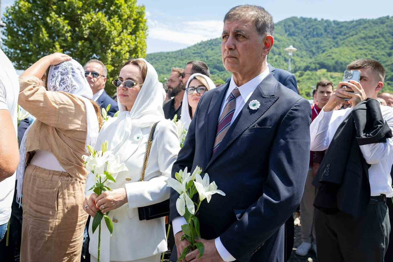 İZMİR BÜYÜKŞEHİR BELEDİYE BAŞKANI DR. CEMİL TUGAY İLE EŞİ ÖZNUR TUGAY, KADIN, ERKEK, ÇOCUK, YAŞLI...