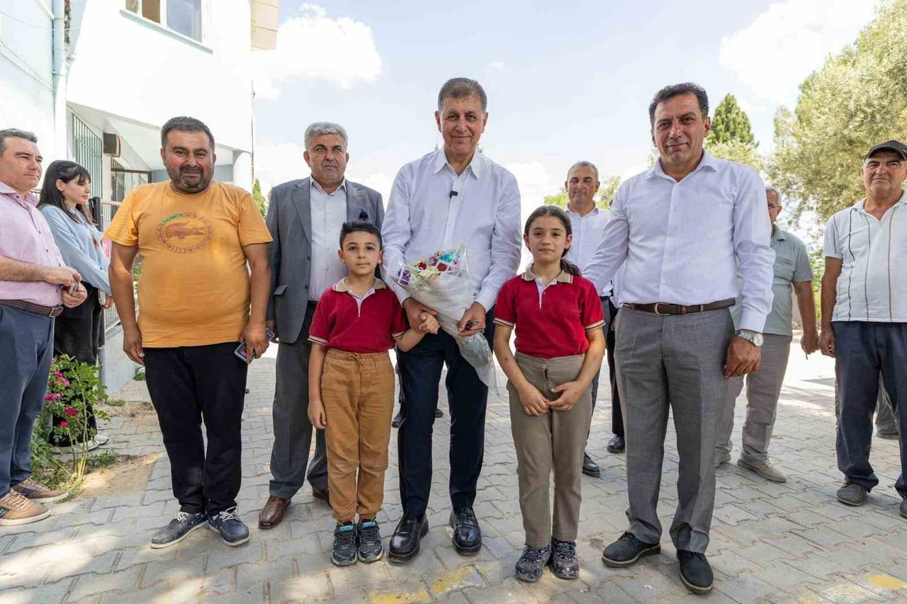 İZMİR BÜYÜKŞEHİR BELEDİYE BAŞKANI DR. CEMİL TUGAY, KÜÇÜK MENDERES HAVZASI'NDAKİ SAHA ZİYARETLERİNE...