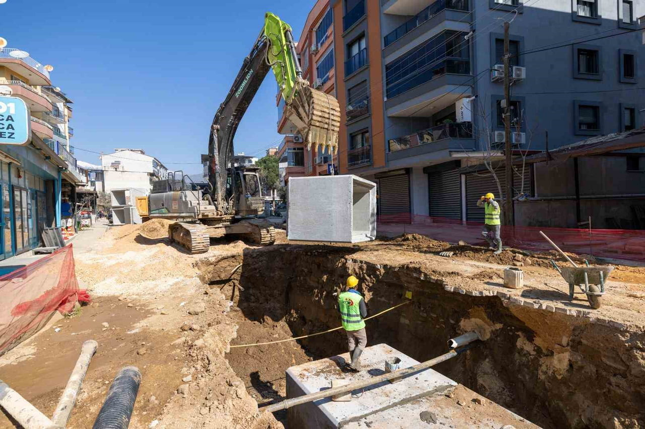 İZMİR BÜYÜKŞEHİR BELEDİYESİ İZSU GENEL MÜDÜRLÜĞÜ, KİRAZ’DA YAKLAŞIK 100 MİLYON LİRALIK YAĞMURSUYU...
