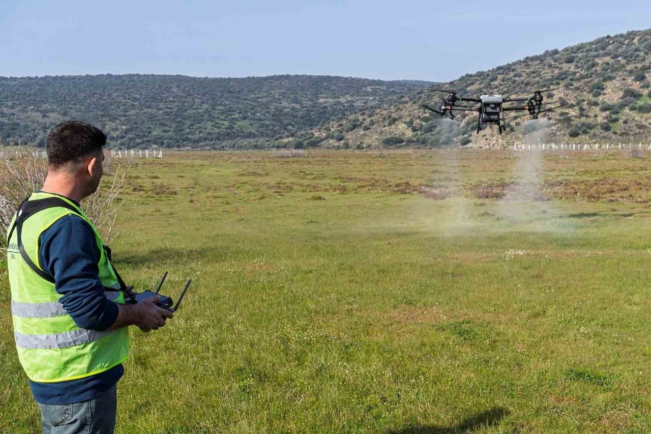 İZMİR BÜYÜKŞEHİR BELEDİYESİ, KURBAN BAYRAMI ÖNCESİNDE KURBAN SATIŞ VE KESİM ALANLARINDA KARASİNEK...