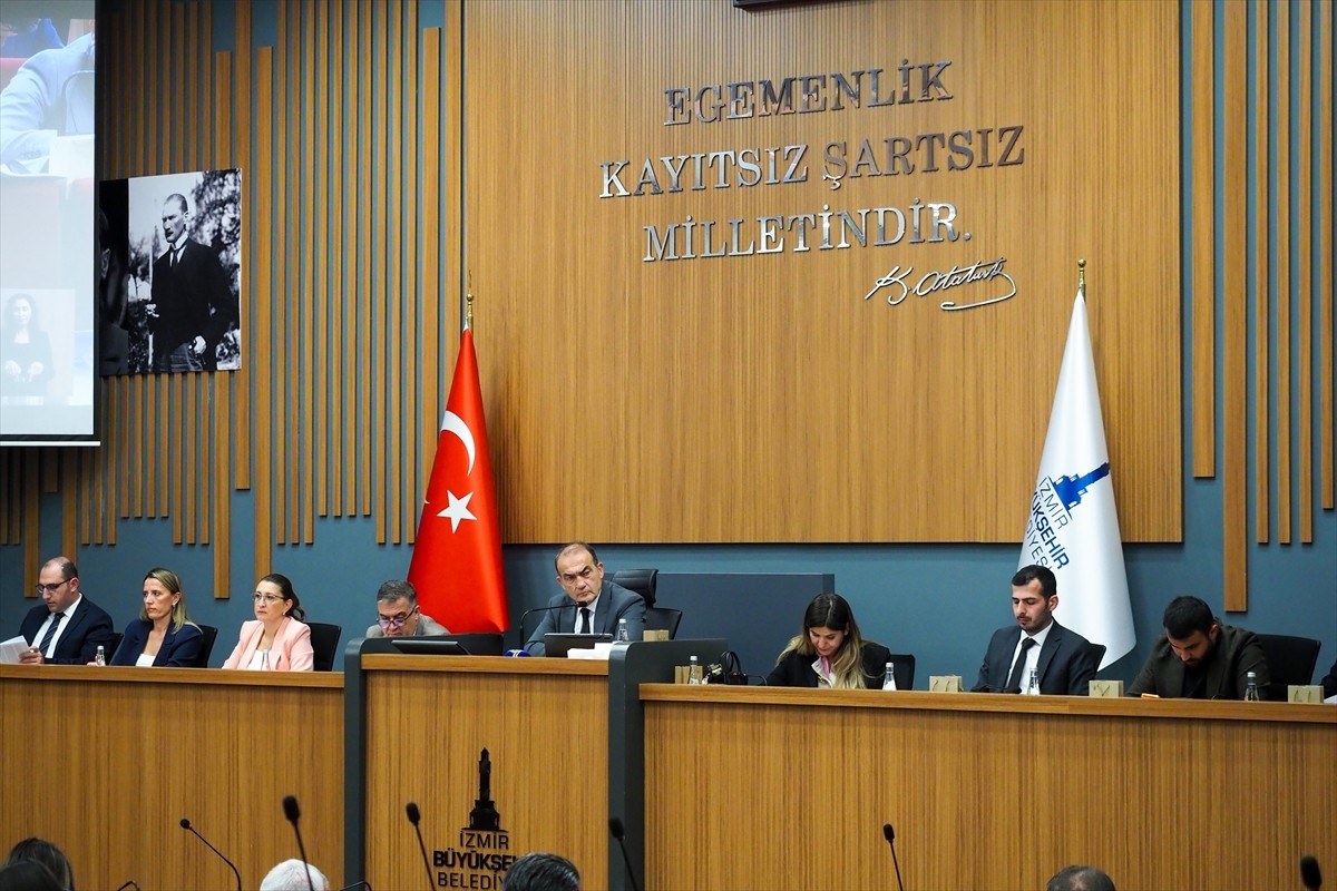 İzmir Büyükşehir Belediyesi'nin 2025 mali yılı bütçesinde 3 milyar 840 milyon lira borçlanma...
