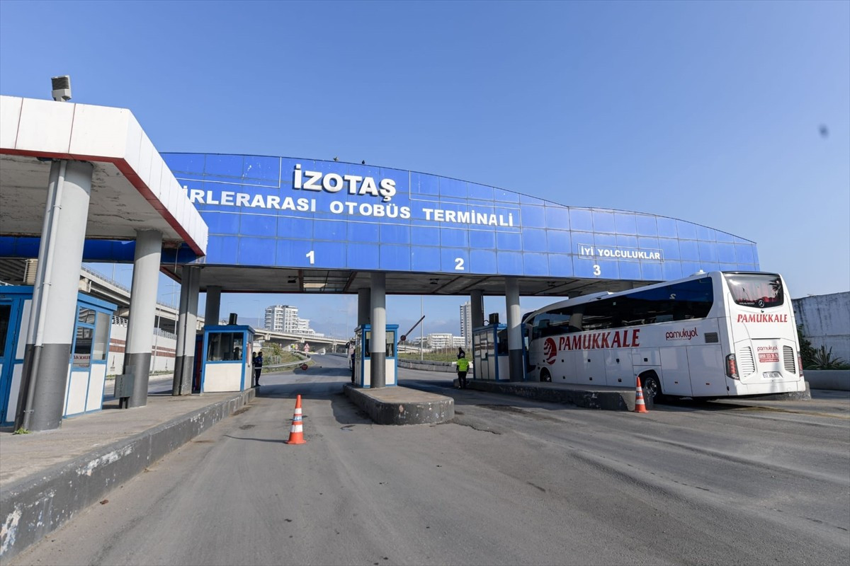 İzmir Büyükşehir Belediyesince, otobüs terminalini işleten İzmir Otobüs ve Terminal İşletmeleri...
