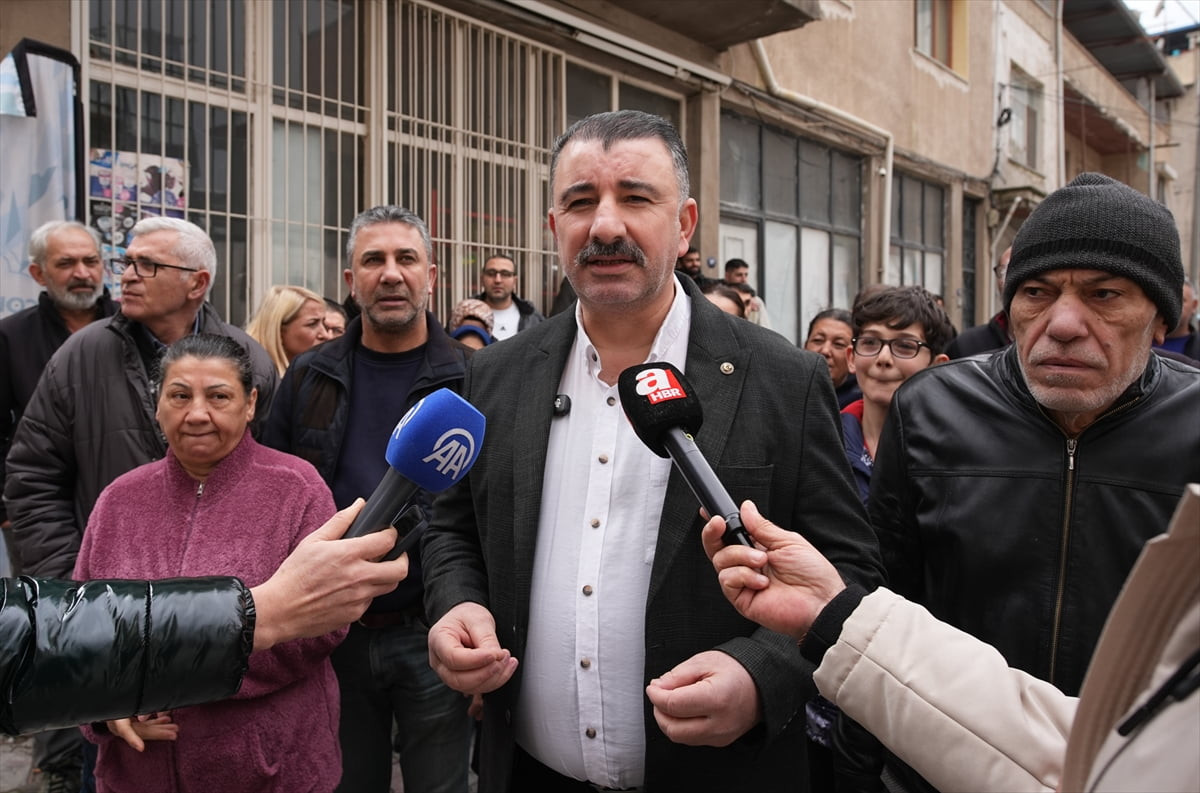 İzmir Büyükşehir Belediyesince yapımı süren Buca Onat Tüneli inşaatı nedeniyle evlerinde hasar...