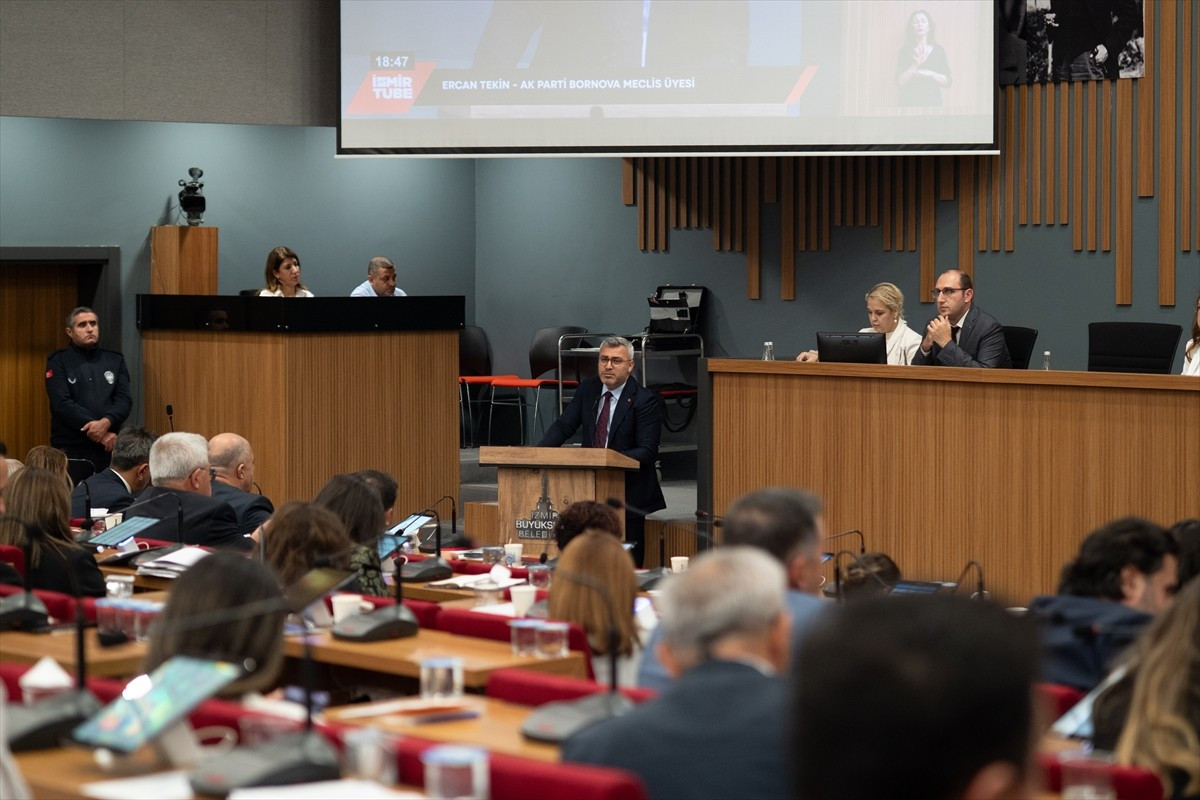 İzmir Büyükşehir Belediyesinin 110 milyar liralık 2026 yılı bütçesi, oy çokluğuyla kabul edildi....