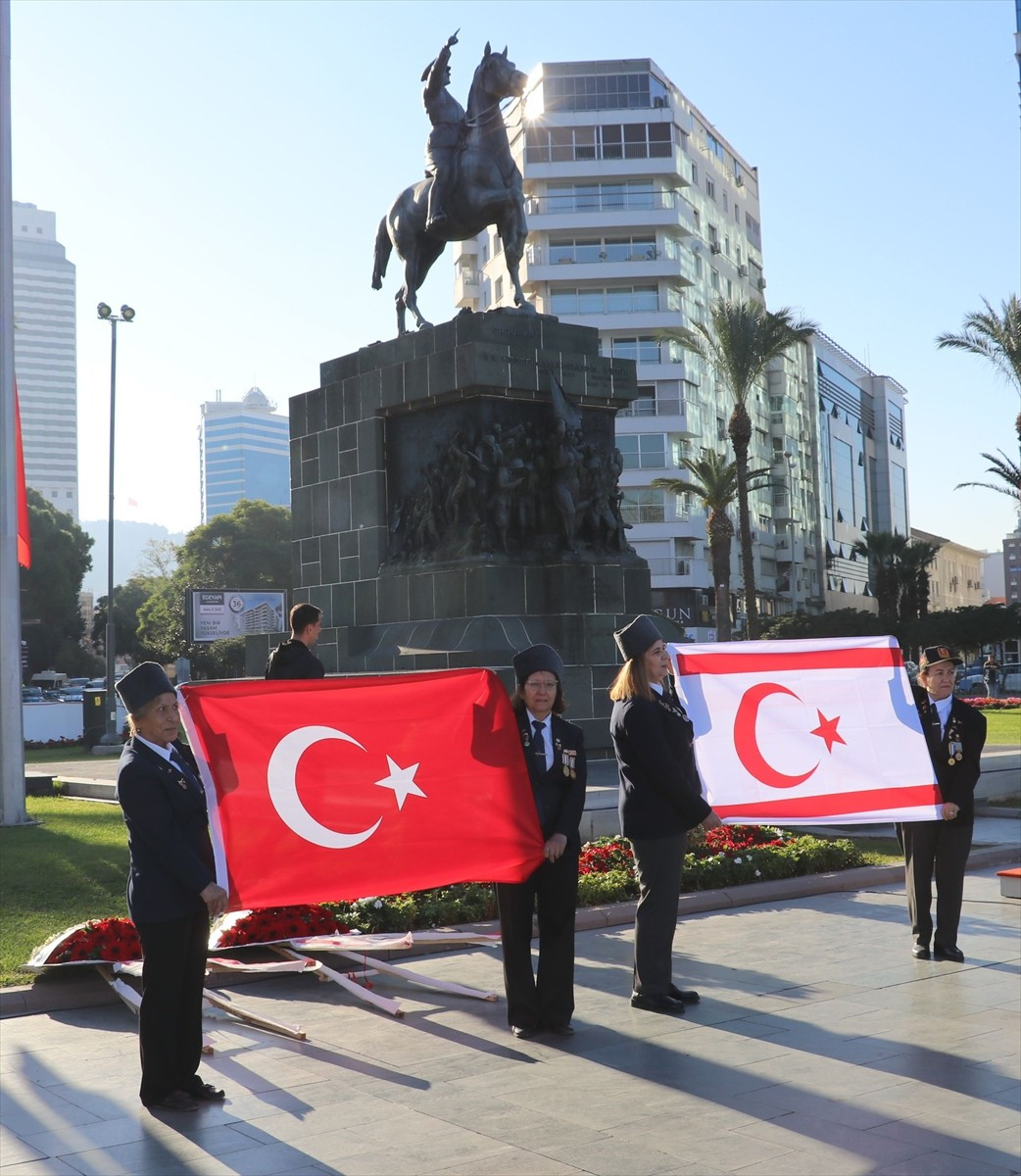 İzmir Cumhuriyet Meydanı'nda, Kuzey Kıbrıs Türk Cumhuriyeti'nin (KKTC) 42. kuruluş yıl dönümü...