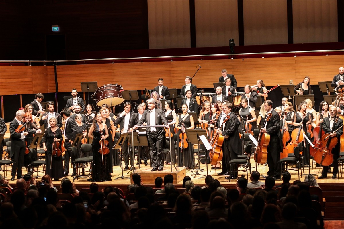 İzmir Devlet Senfoni Orkestrası, 2025-2026 sezonuna Beethoven ve Çaykovski'nin eserleriyle...